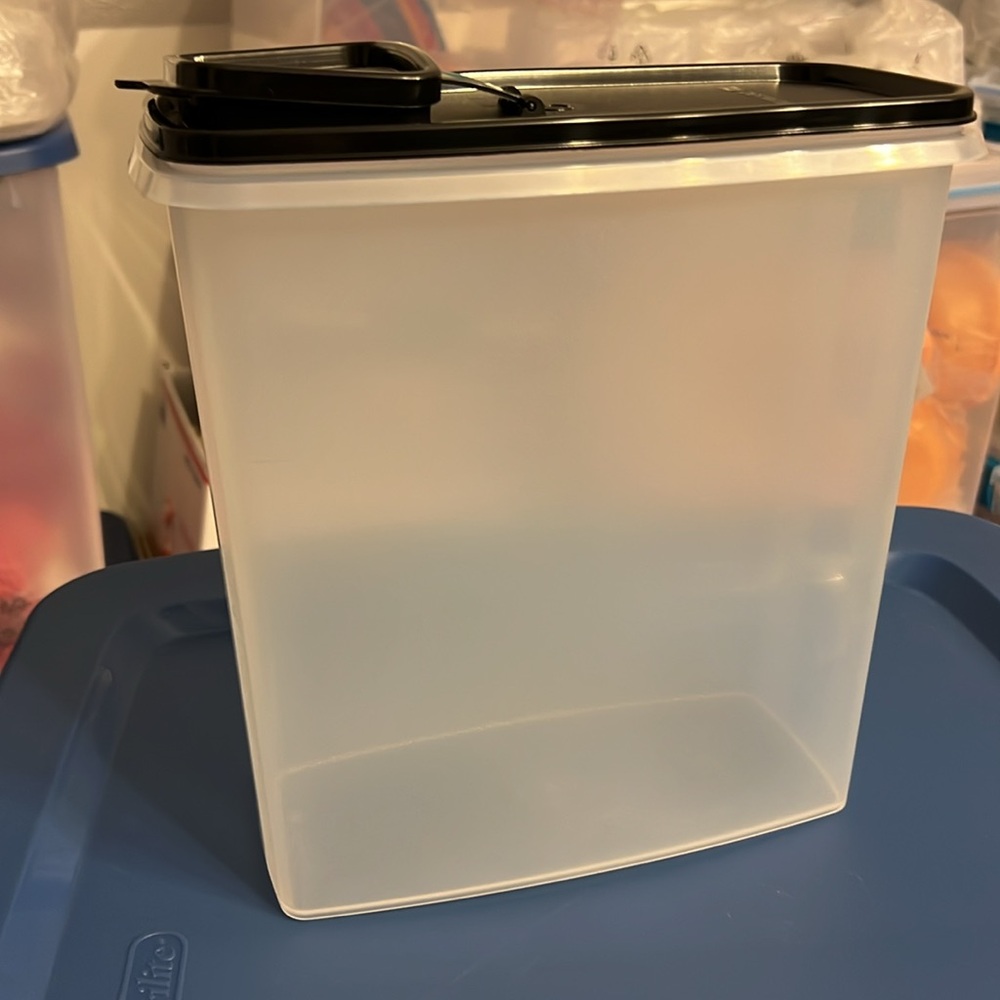New Tupperware super cereal, 20 cups capacity, black lid